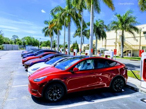 2021年全球電動汽車銷量突破650萬輛，市場份額達9%
